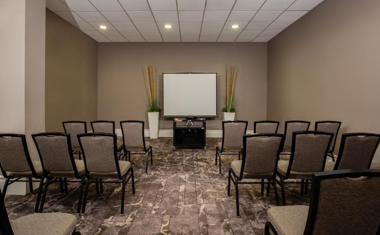 Pomeroy Hotel & Conference Centre Grande Prairie Esterno foto