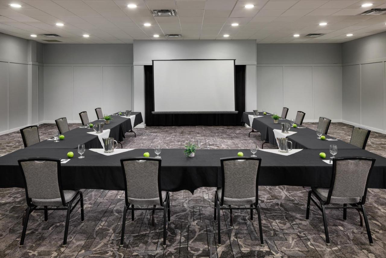 Pomeroy Hotel & Conference Centre Grande Prairie Esterno foto