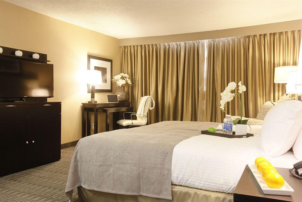Pomeroy Hotel & Conference Centre Grande Prairie Esterno foto