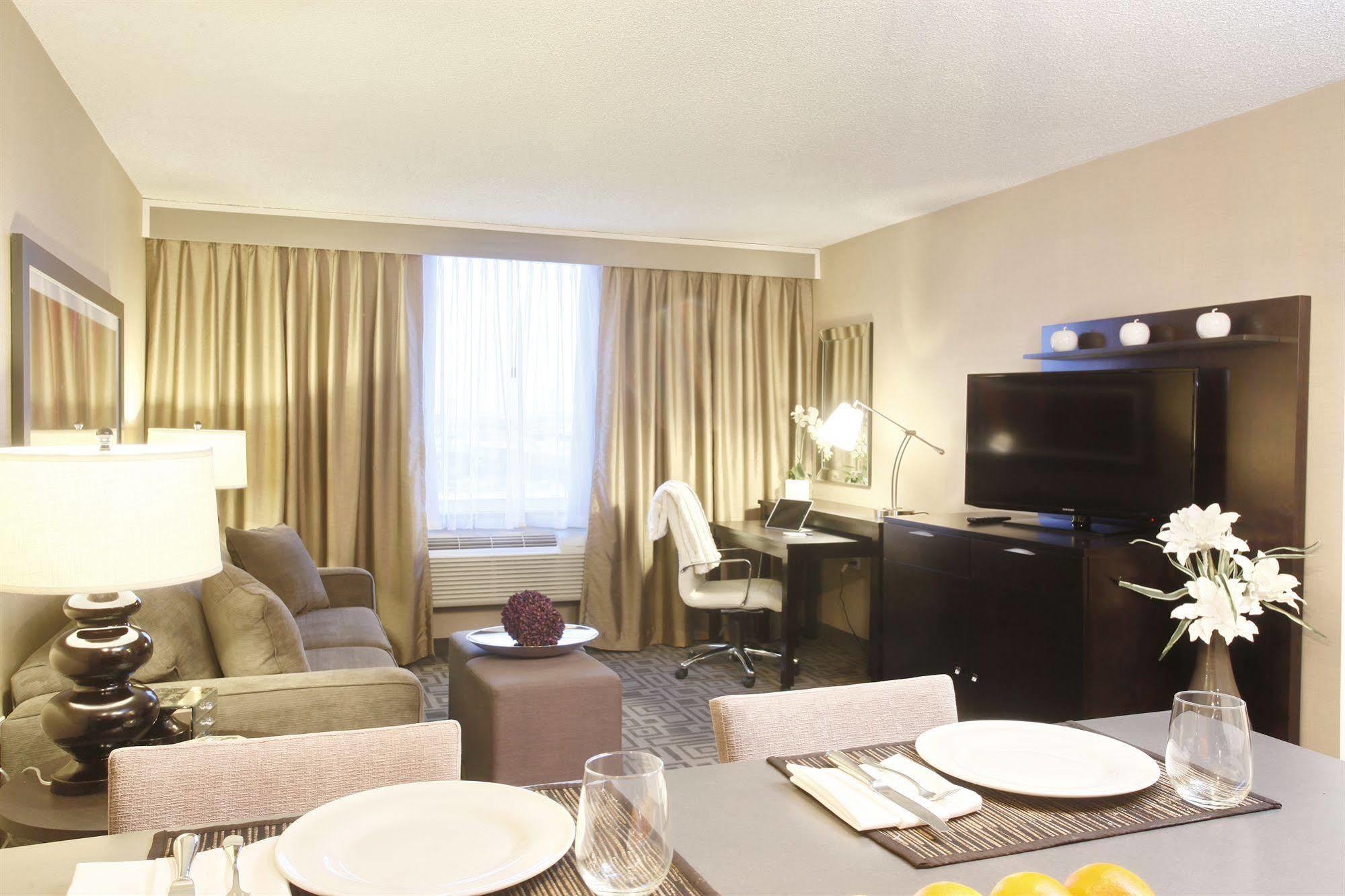 Pomeroy Hotel & Conference Centre Grande Prairie Esterno foto